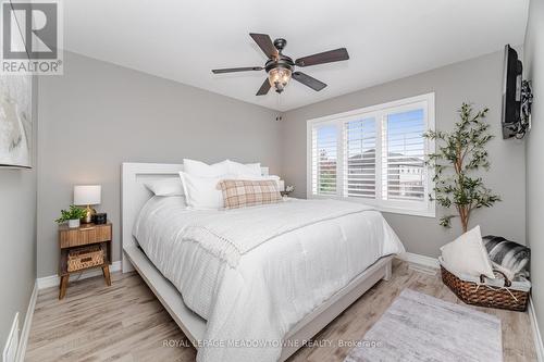 6338 Shapton Crescent, Niagara Falls, ON - Indoor Photo Showing Bedroom