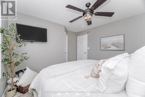 6338 Shapton Crescent, Niagara Falls, ON - Indoor Photo Showing Bedroom