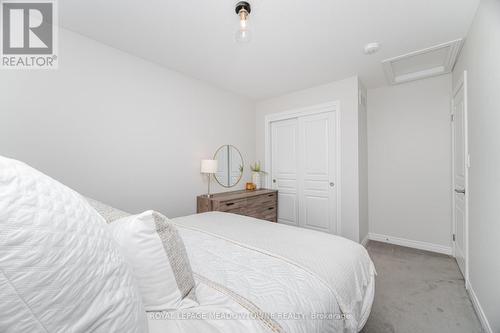 6338 Shapton Crescent, Niagara Falls, ON - Indoor Photo Showing Bedroom