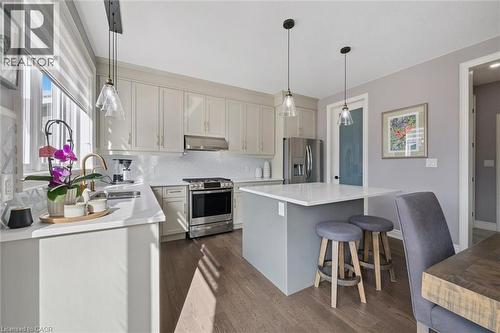 22 Marty Lane, New Hamburg, ON - Indoor Photo Showing Kitchen With Upgraded Kitchen