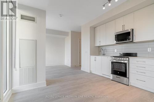 406 - 2450 Old Bronte Road, Oakville, ON - Indoor Photo Showing Kitchen