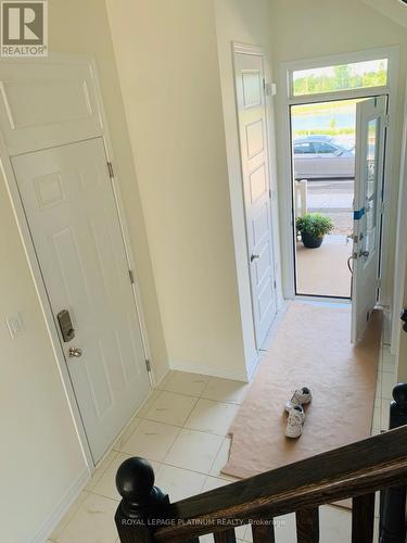 1366 Sycamore Garden, Milton, ON - Indoor Photo Showing Other Room