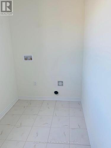 1366 Sycamore Garden, Milton, ON - Indoor Photo Showing Other Room