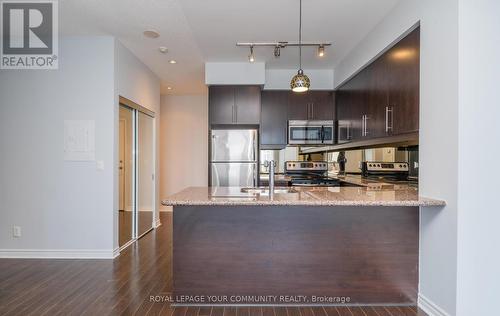 827 - 2885 Bayview Avenue, Toronto, ON - Indoor Photo Showing Kitchen With Upgraded Kitchen