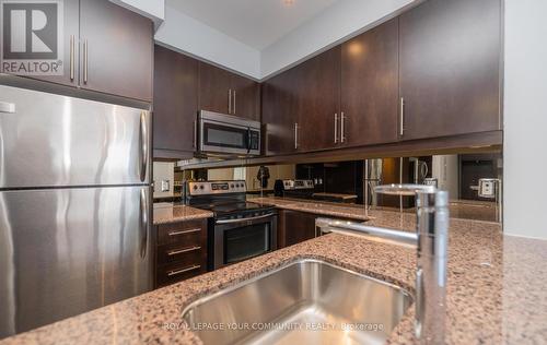 827 - 2885 Bayview Avenue, Toronto, ON - Indoor Photo Showing Kitchen