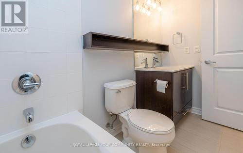 827 - 2885 Bayview Avenue, Toronto, ON - Indoor Photo Showing Bathroom