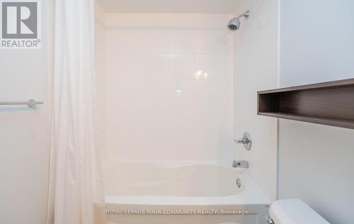 827 - 2885 Bayview Avenue, Toronto, ON - Indoor Photo Showing Bathroom
