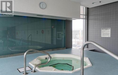 827 - 2885 Bayview Avenue, Toronto, ON - Indoor