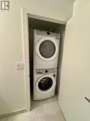 407 - 2088 James Street, Burlington, ON - Indoor Photo Showing Laundry Room