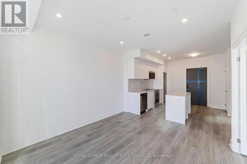 407 - 2088 James Street, Burlington, ON - Indoor Photo Showing Kitchen