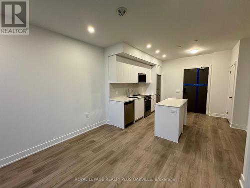 407 - 2088 James Street, Burlington, ON - Indoor Photo Showing Kitchen