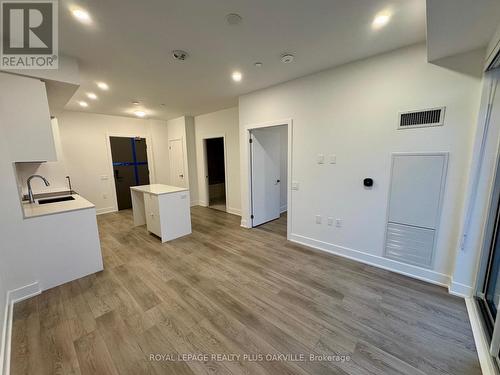 407 - 2088 James Street, Burlington, ON - Indoor Photo Showing Other Room