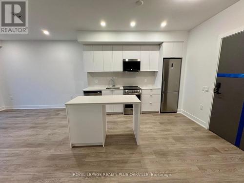 407 - 2088 James Street, Burlington, ON - Indoor Photo Showing Kitchen