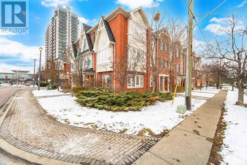 32 - 50 Hillcrest Avenue, Brampton, ON - Outdoor With Facade