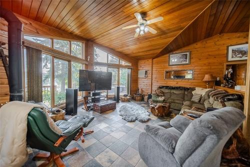 6291 Tie Lake Shore Road, Jaffray, BC - Indoor Photo Showing Living Room
