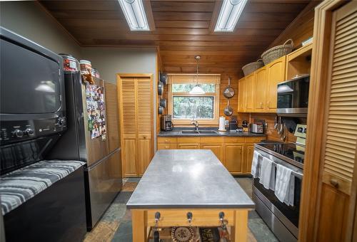 6291 Tie Lake Shore Road, Jaffray, BC - Indoor Photo Showing Kitchen With Double Sink