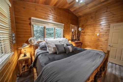 6291 Tie Lake Shore Road, Jaffray, BC - Indoor Photo Showing Bedroom