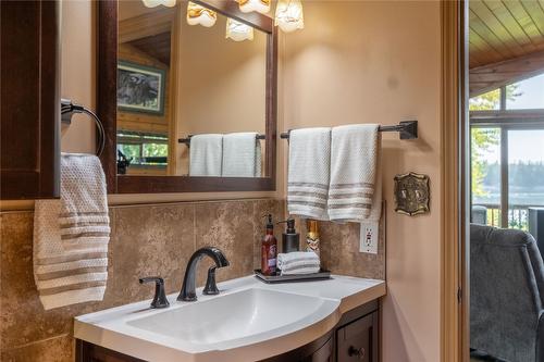6291 Tie Lake Shore Road, Jaffray, BC - Indoor Photo Showing Bathroom