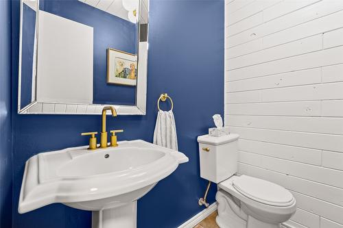 1405 Lepitzki Road, Creston, BC - Indoor Photo Showing Bathroom