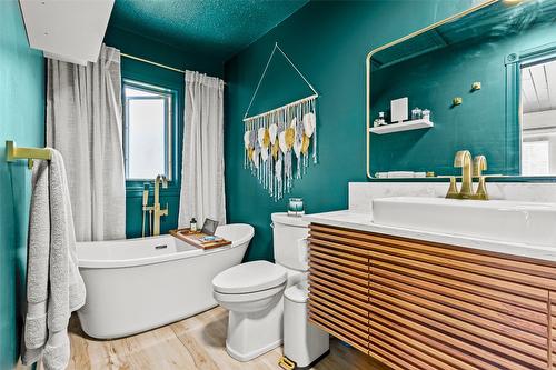 1405 Lepitzki Road, Creston, BC - Indoor Photo Showing Bathroom