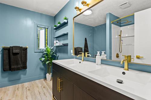 1405 Lepitzki Road, Creston, BC - Indoor Photo Showing Bathroom