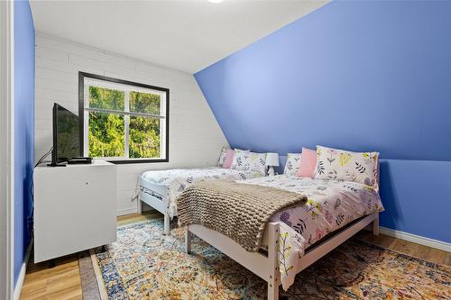 1405 Lepitzki Road, Creston, BC - Indoor Photo Showing Bedroom