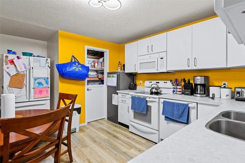 1405 Lepitzki Road, Creston, BC - Indoor Photo Showing Kitchen With Double Sink