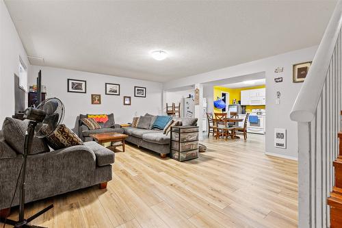 1405 Lepitzki Road, Creston, BC - Indoor Photo Showing Living Room