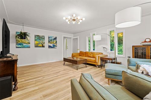 1405 Lepitzki Road, Creston, BC - Indoor Photo Showing Living Room