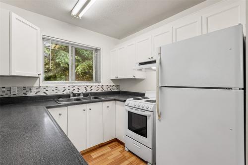 1405 Lepitzki Road, Creston, BC - Indoor Photo Showing Kitchen With Double Sink