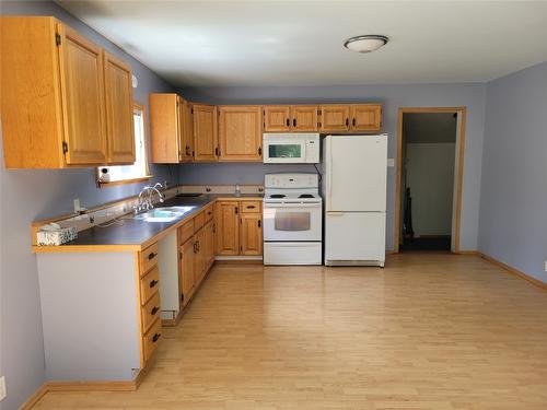 6780 Mead Road, Jaffray, BC - Indoor Photo Showing Kitchen With Double Sink