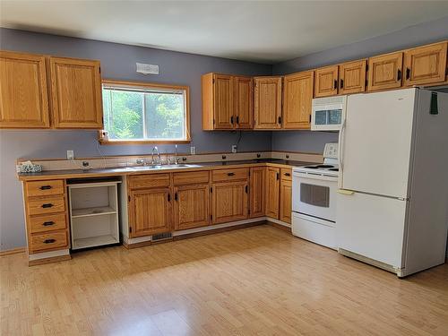 6780 Mead Road, Jaffray, BC - Indoor Photo Showing Kitchen With Double Sink