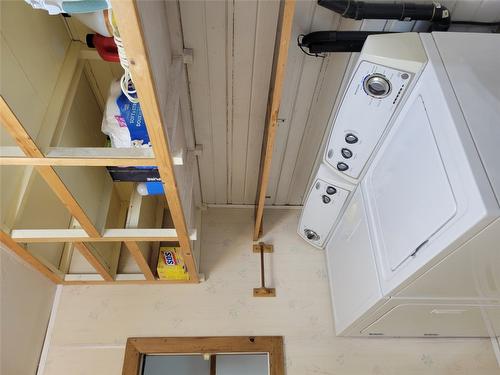 6780 Mead Road, Jaffray, BC - Indoor Photo Showing Laundry Room