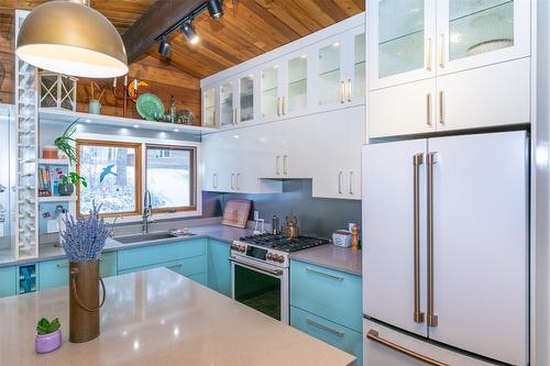 781 Gardom Lake Road, Enderby, BC - Indoor Photo Showing Kitchen