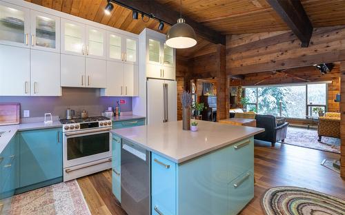 781 Gardom Lake Road, Enderby, BC - Indoor Photo Showing Kitchen