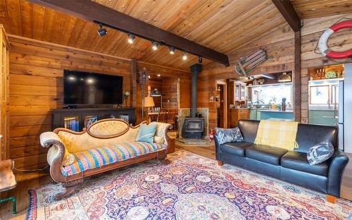 781 Gardom Lake Road, Enderby, BC - Indoor Photo Showing Living Room With Fireplace