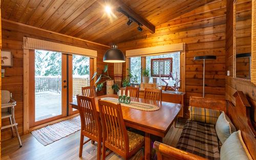 781 Gardom Lake Road, Enderby, BC - Indoor Photo Showing Dining Room