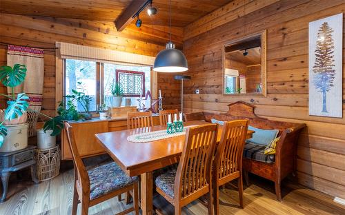781 Gardom Lake Road, Enderby, BC - Indoor Photo Showing Dining Room