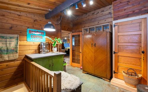 781 Gardom Lake Road, Enderby, BC - Indoor