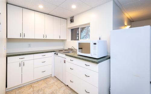 781 Gardom Lake Road, Enderby, BC - Indoor Photo Showing Kitchen