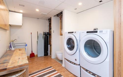 781 Gardom Lake Road, Enderby, BC - Indoor Photo Showing Laundry Room