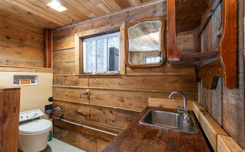 781 Gardom Lake Road, Enderby, BC - Indoor