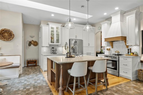 7190 Hase Pl, Lantzville, BC 