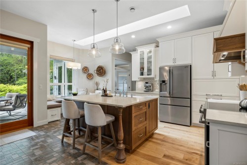 7190 Hase Pl, Lantzville, BC 