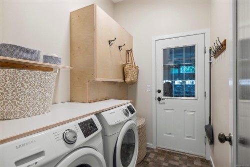 7190 Hase Pl, Lantzville, BC 