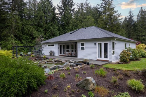 7190 Hase Pl, Lantzville, BC 
