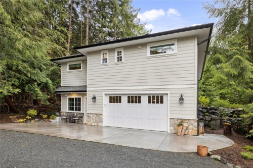 7190 Hase Pl, Lantzville, BC 