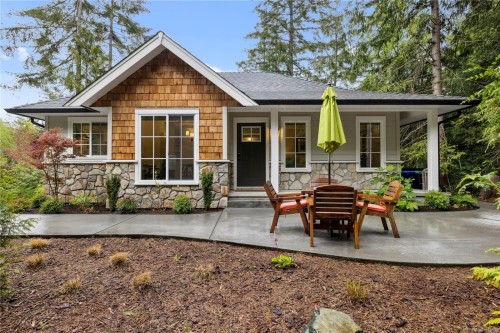 7190 Hase Pl, Lantzville, BC 