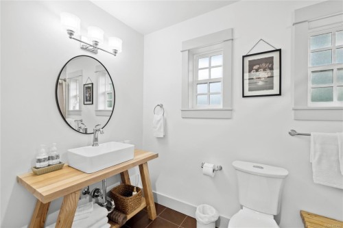 7190 Hase Pl, Lantzville, BC 