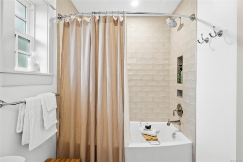 7190 Hase Pl, Lantzville, BC 